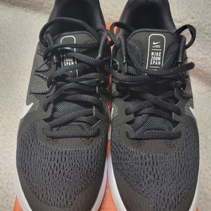 Black And White Nike Zoom Span Shoes Size 5 - NEW